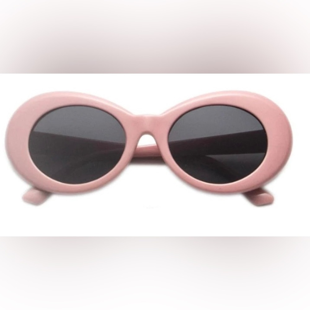 Bold Rrtro Oval Mod Frame Sunglasses
